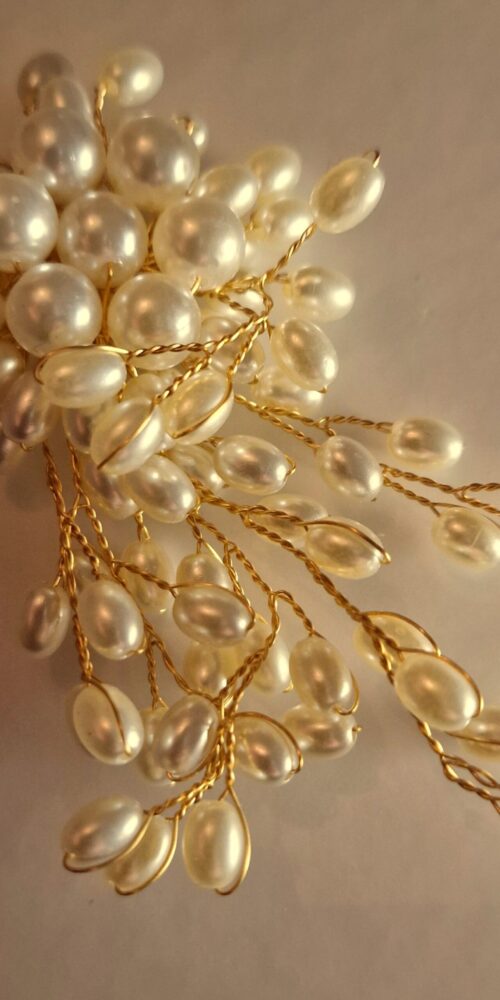 multi pearl style brooch with twist gold plated wire.