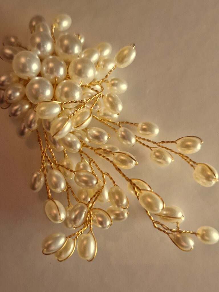 multi pearl style brooch with twist gold plated wire.