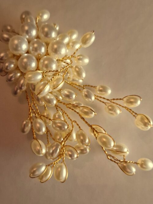 multi pearl style brooch with twist gold plated wire.