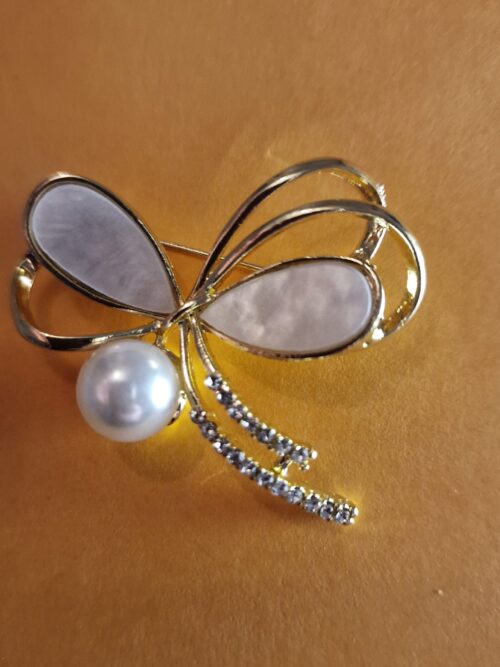 bow style brooch