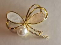 bow style brooch