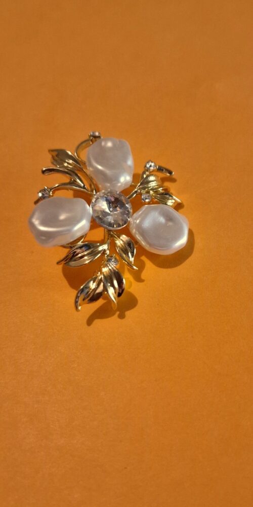 three petal pearl brooch