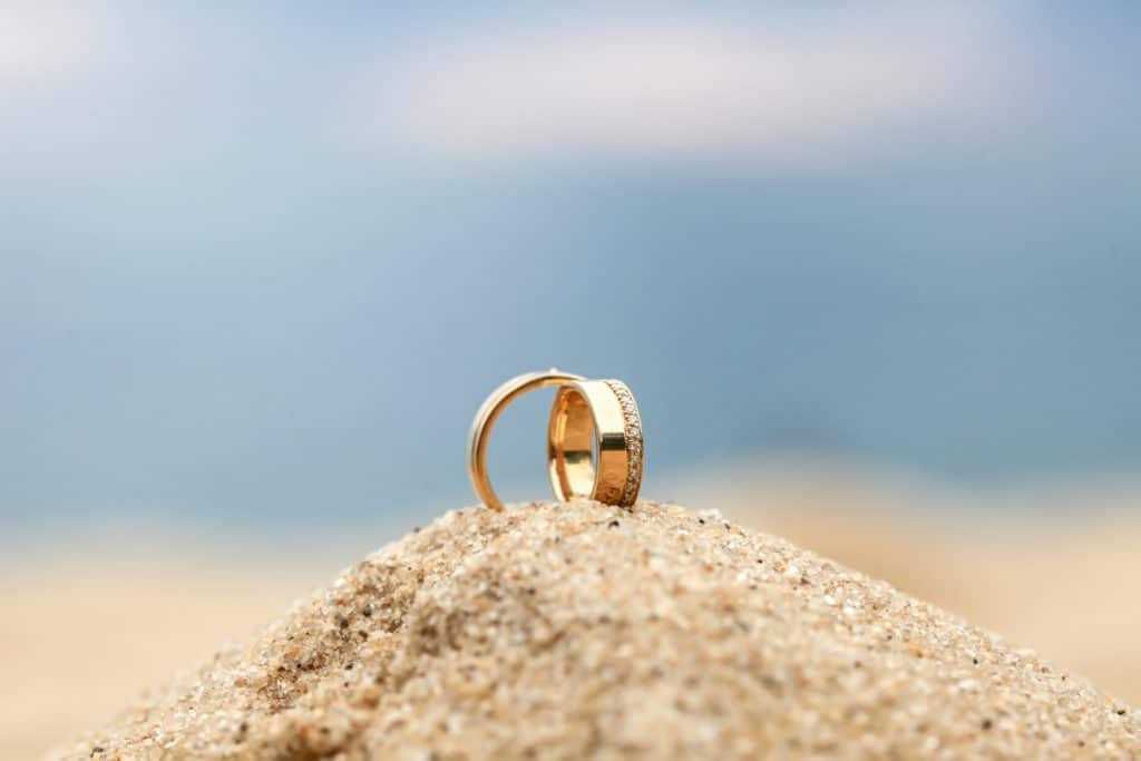 golf ring in the sand
